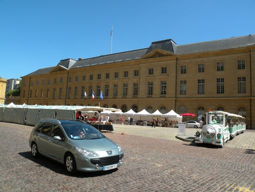  marché d'été, aux abords de la cathédrale